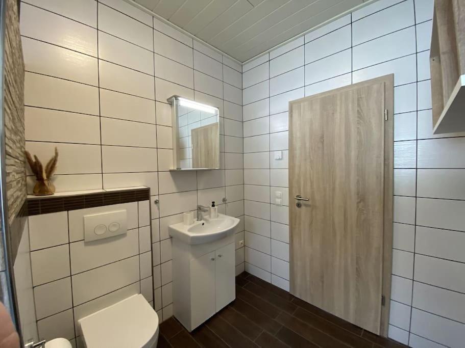 Neu Apartment In Schloss Naehe,Parkplatz, Netflix Sogel Exterior photo